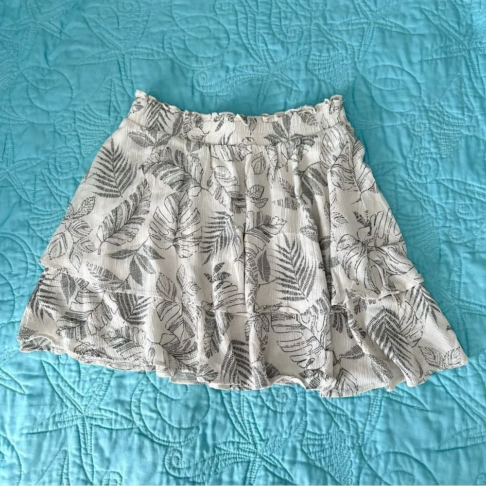Paper Crane Green and Tan Leaf Print Women's Skirt Size Small